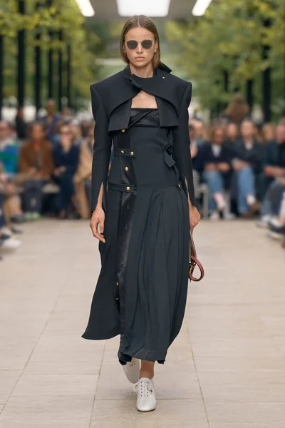 Look 11